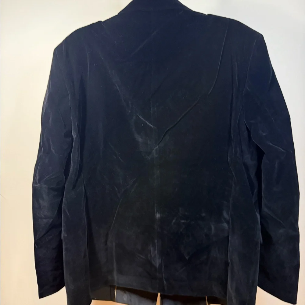 Men's Black Velvet Blazer with Silver Lapels - Picture 9 of 14